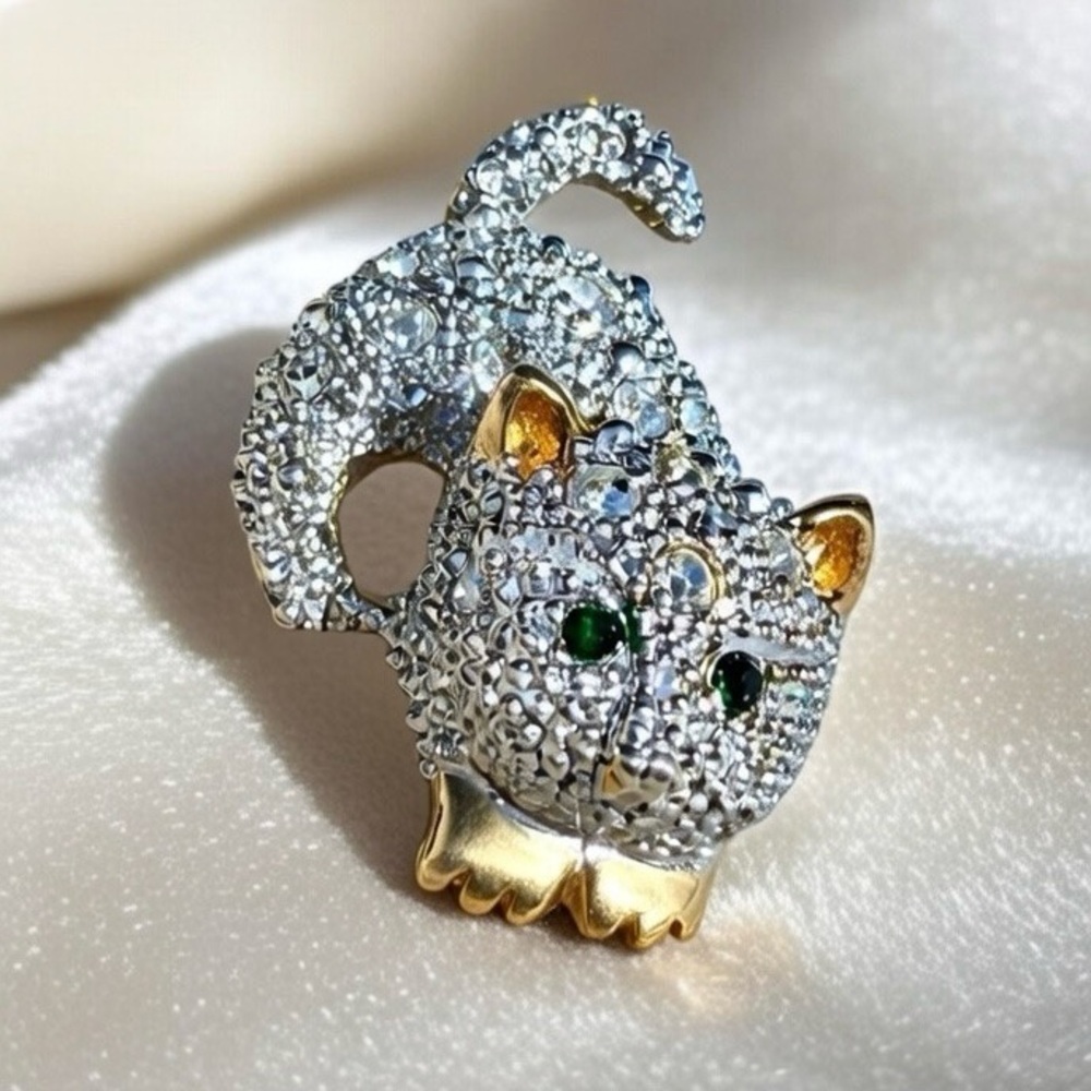 VTG ~ Cat Brooch ~ Rhinestones and gold tones with Green Eyes 🐈